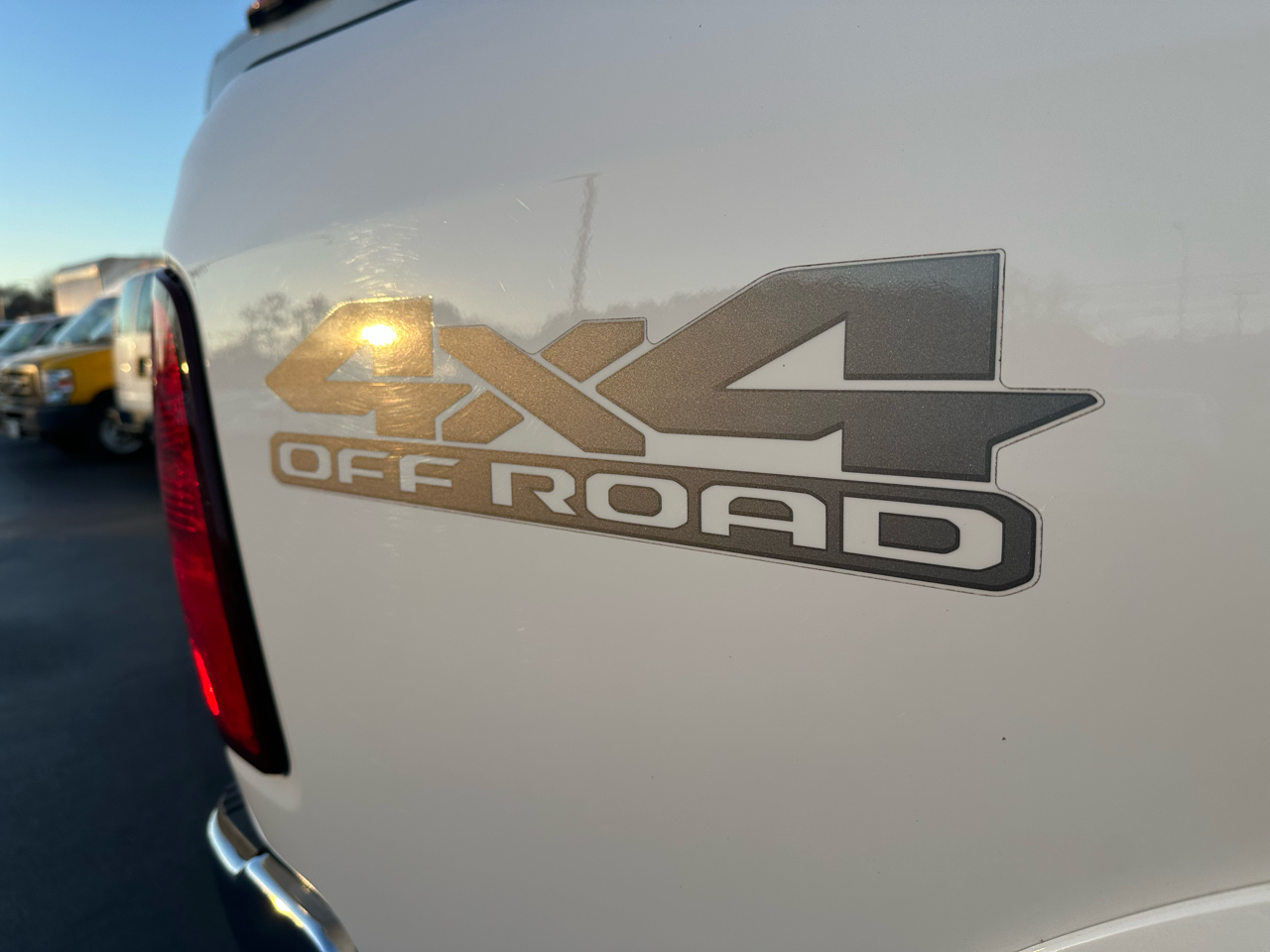 RAM 2500 Big Horn 4x4 Crew Cab 6'4" Box 2017