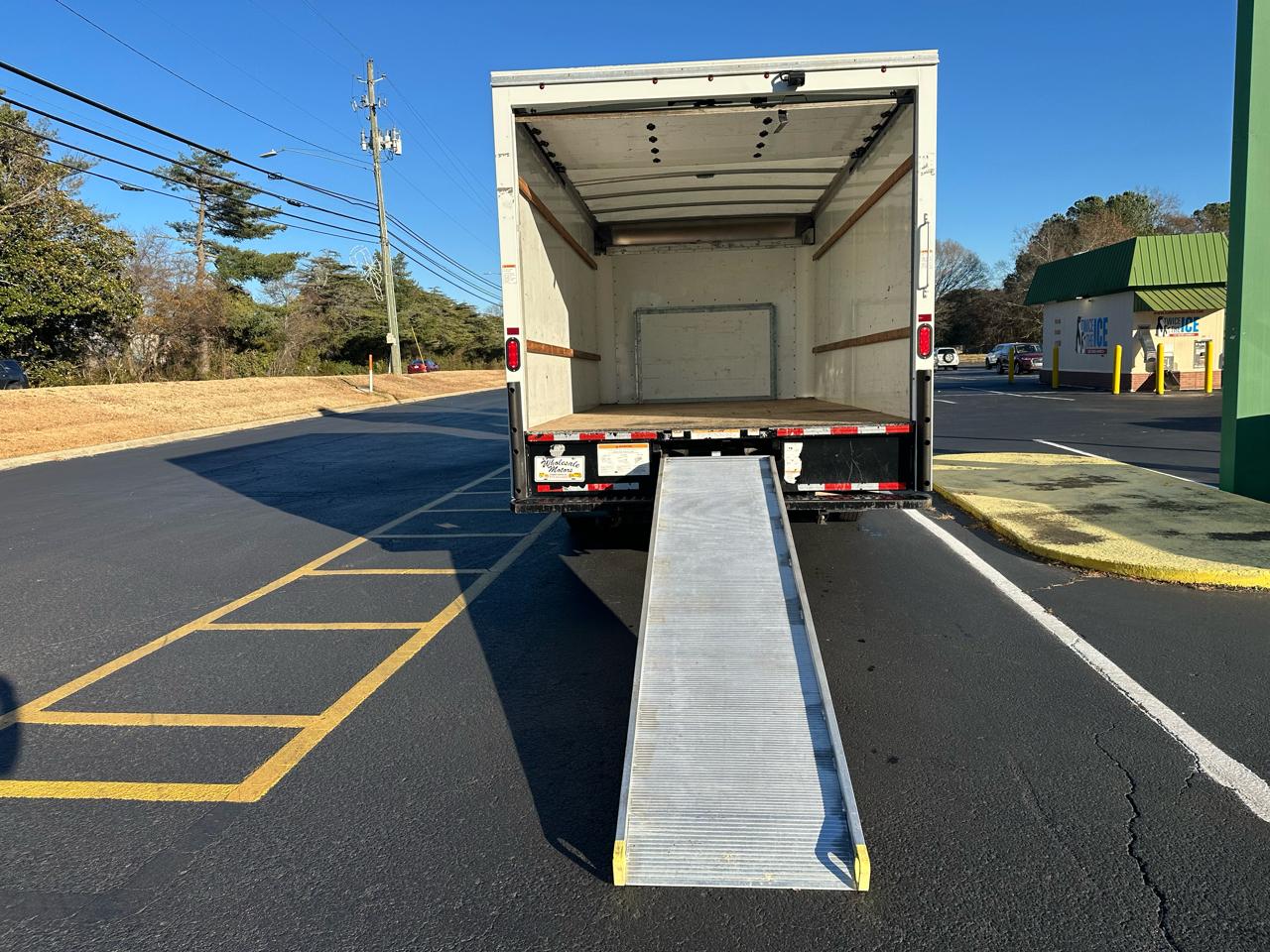 Ford Econoline E-350 2022