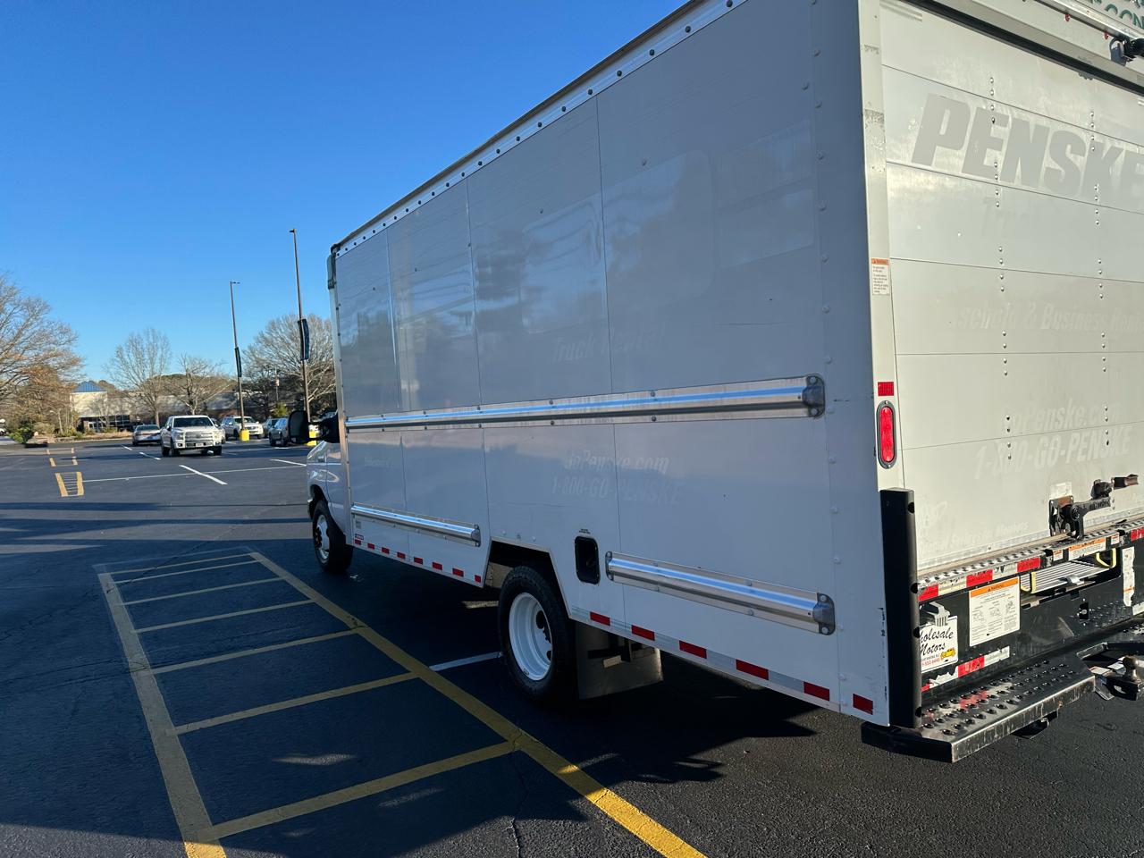 Ford Econoline E-350 2022