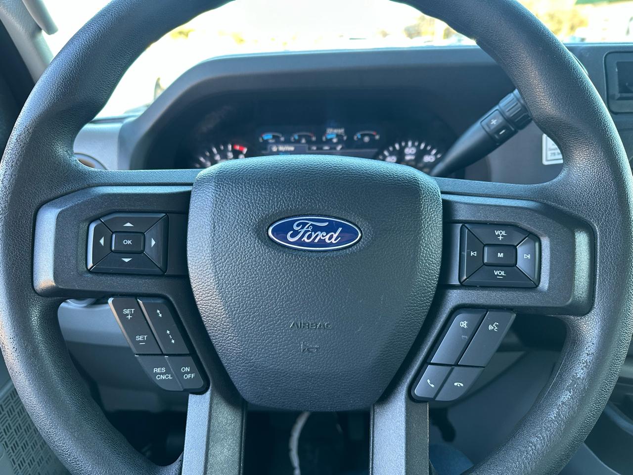 Ford Econoline E-350 2022