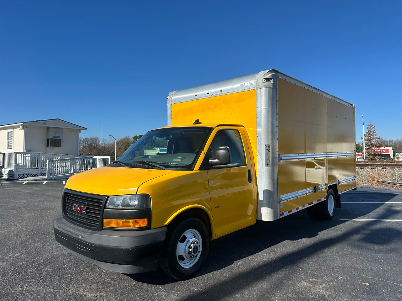 GMC Savana Commercial Cutaway 3500 Van 177" 2019