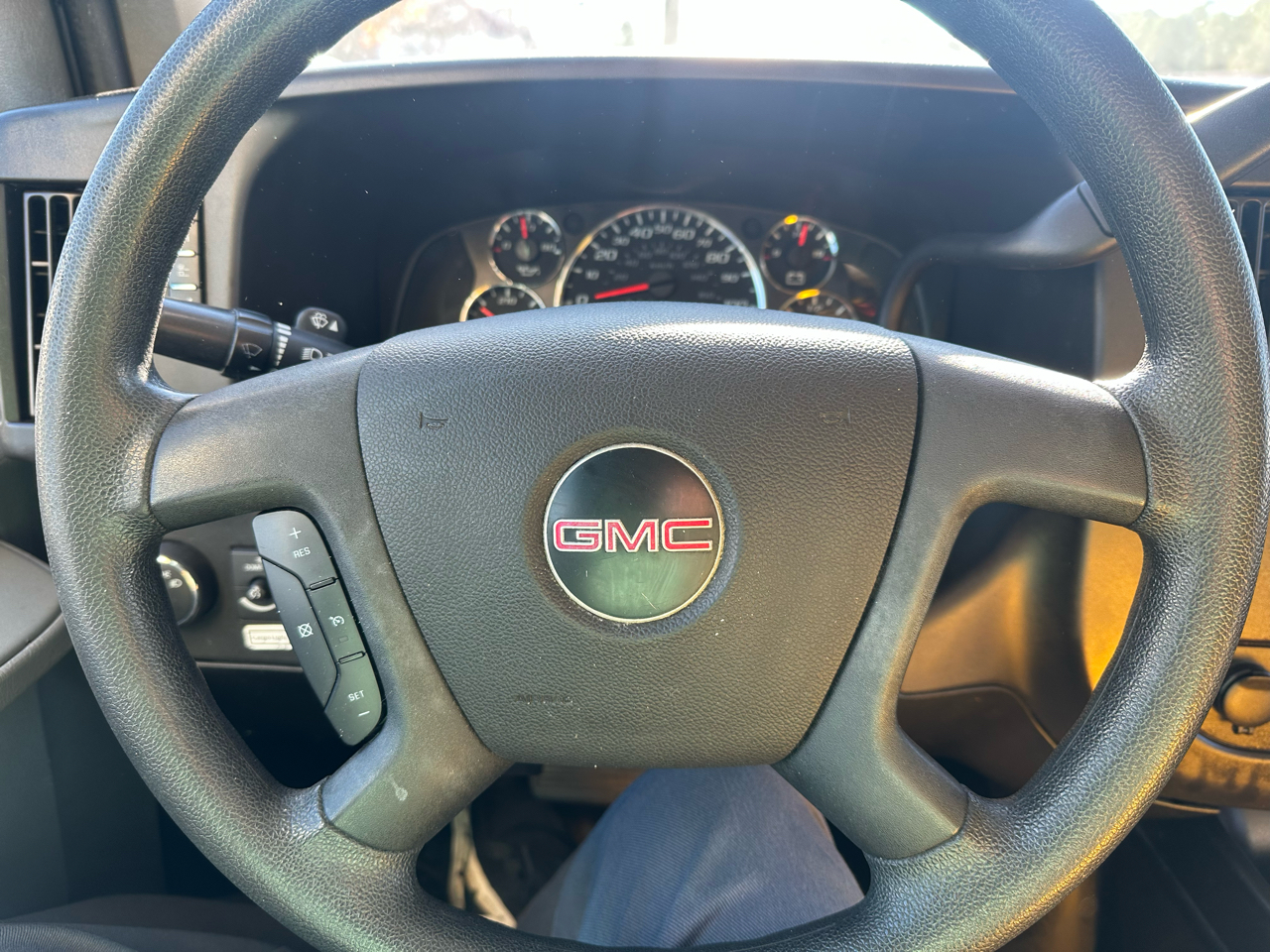 GMC Savana Commercial Cutaway 3500 Van 177" 2019