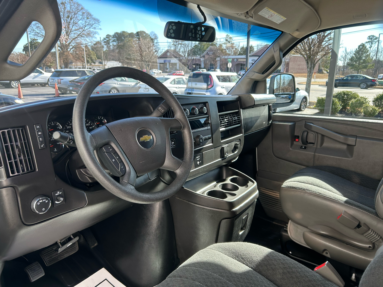 Chevrolet Express Cargo Van RWD 2500 135" 2024