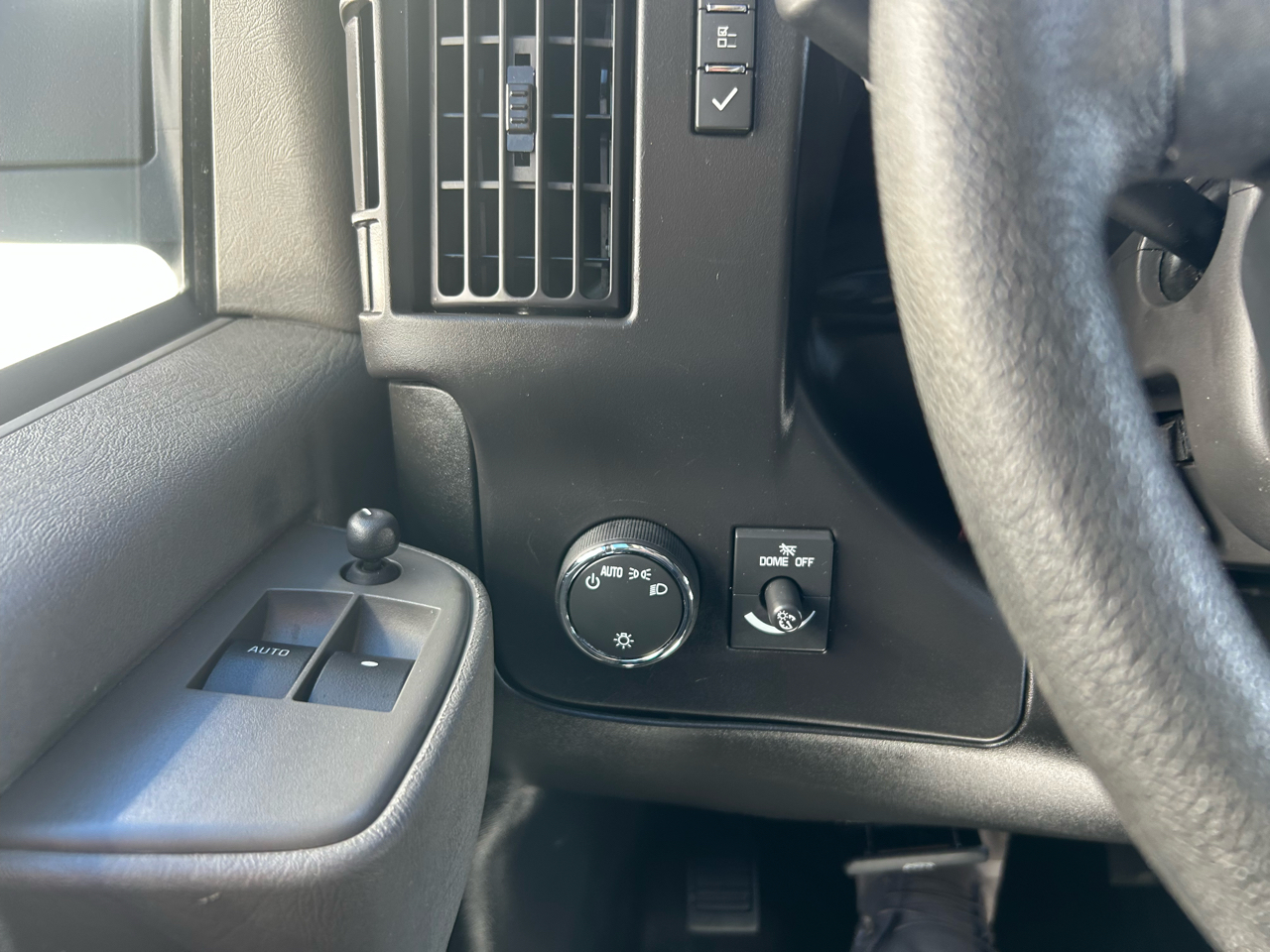 Chevrolet Express Cargo Van RWD 2500 135" 2024