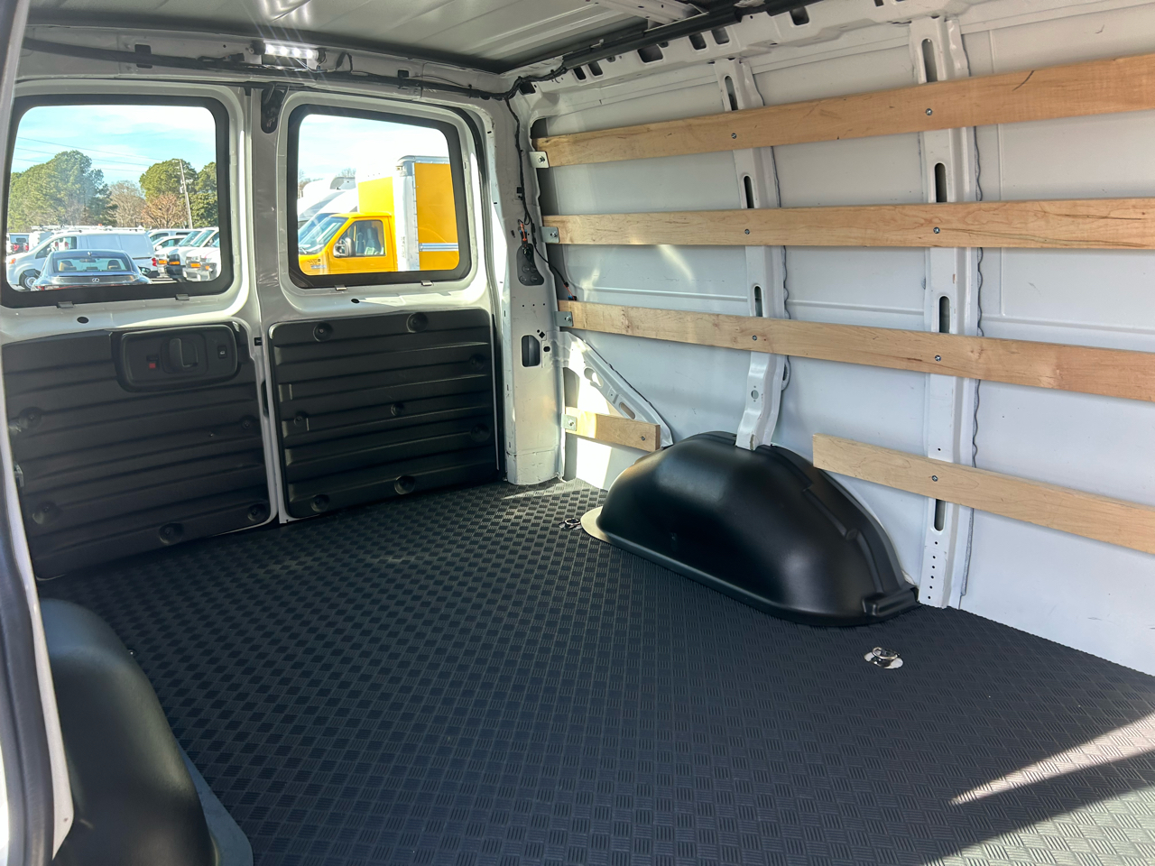 Chevrolet Express Cargo Van RWD 2500 135" 2024