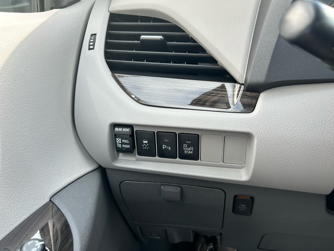 Toyota Sienna XLE 2015