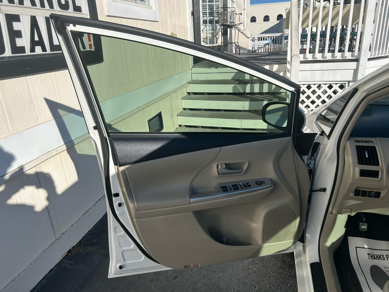 Toyota Prius V 5dr Wgn Three (Natl) 2014