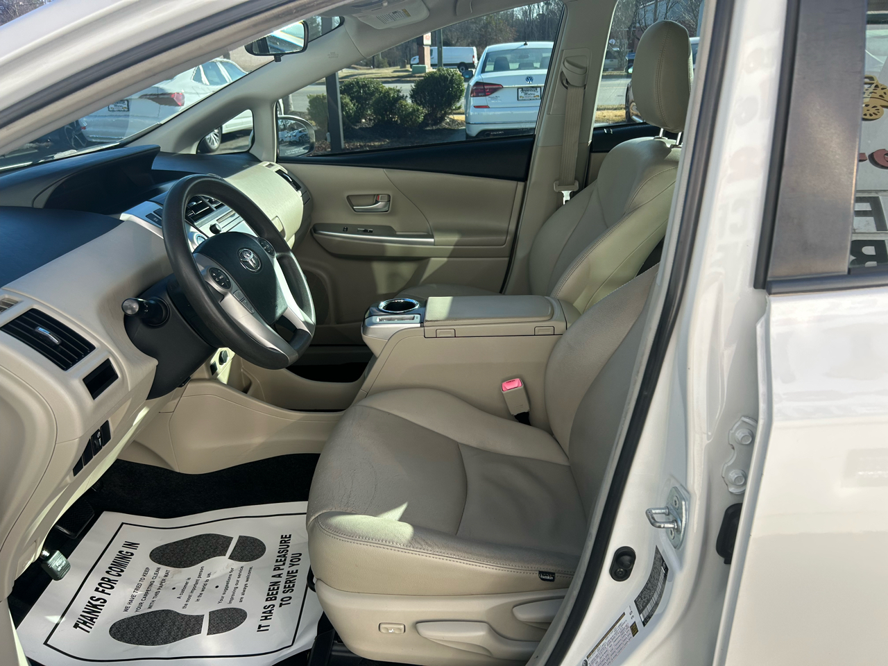 Toyota Prius V 5dr Wgn Three (Natl) 2014