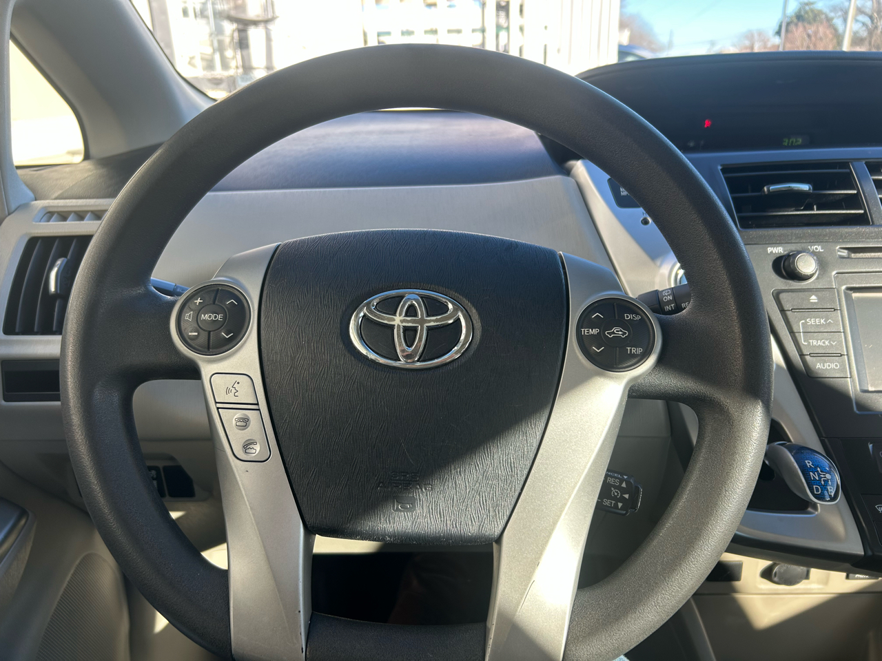 Toyota Prius V 5dr Wgn Three (Natl) 2014