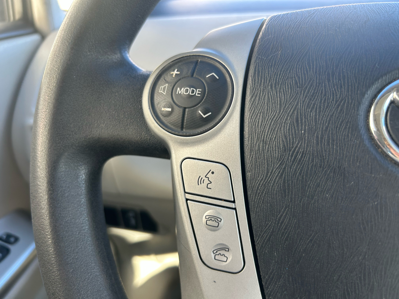 Toyota Prius V 5dr Wgn Three (Natl) 2014