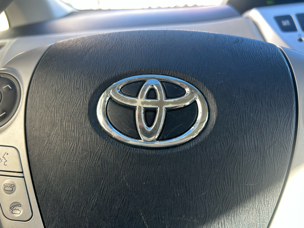 Toyota Prius V 5dr Wgn Three (Natl) 2014