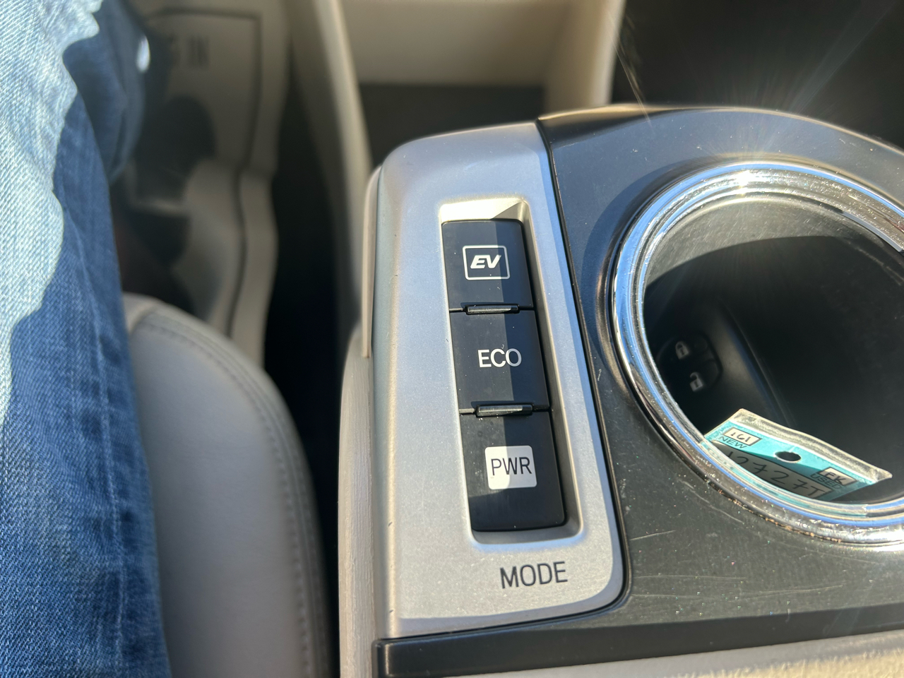 Toyota Prius V 5dr Wgn Three (Natl) 2014