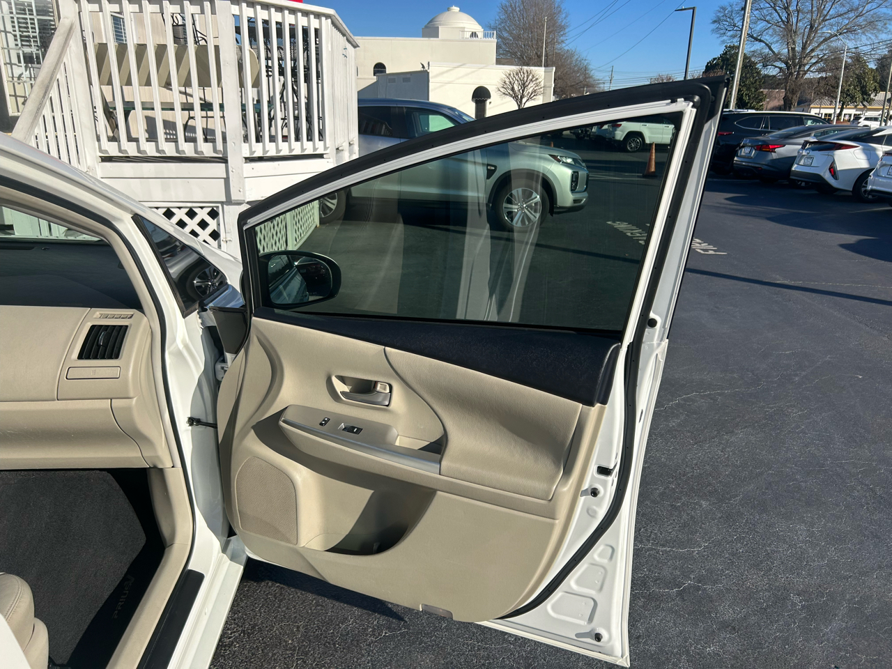 Toyota Prius V 5dr Wgn Three (Natl) 2014