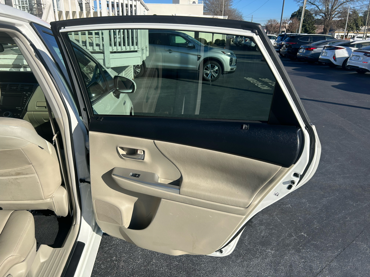 Toyota Prius V 5dr Wgn Three (Natl) 2014