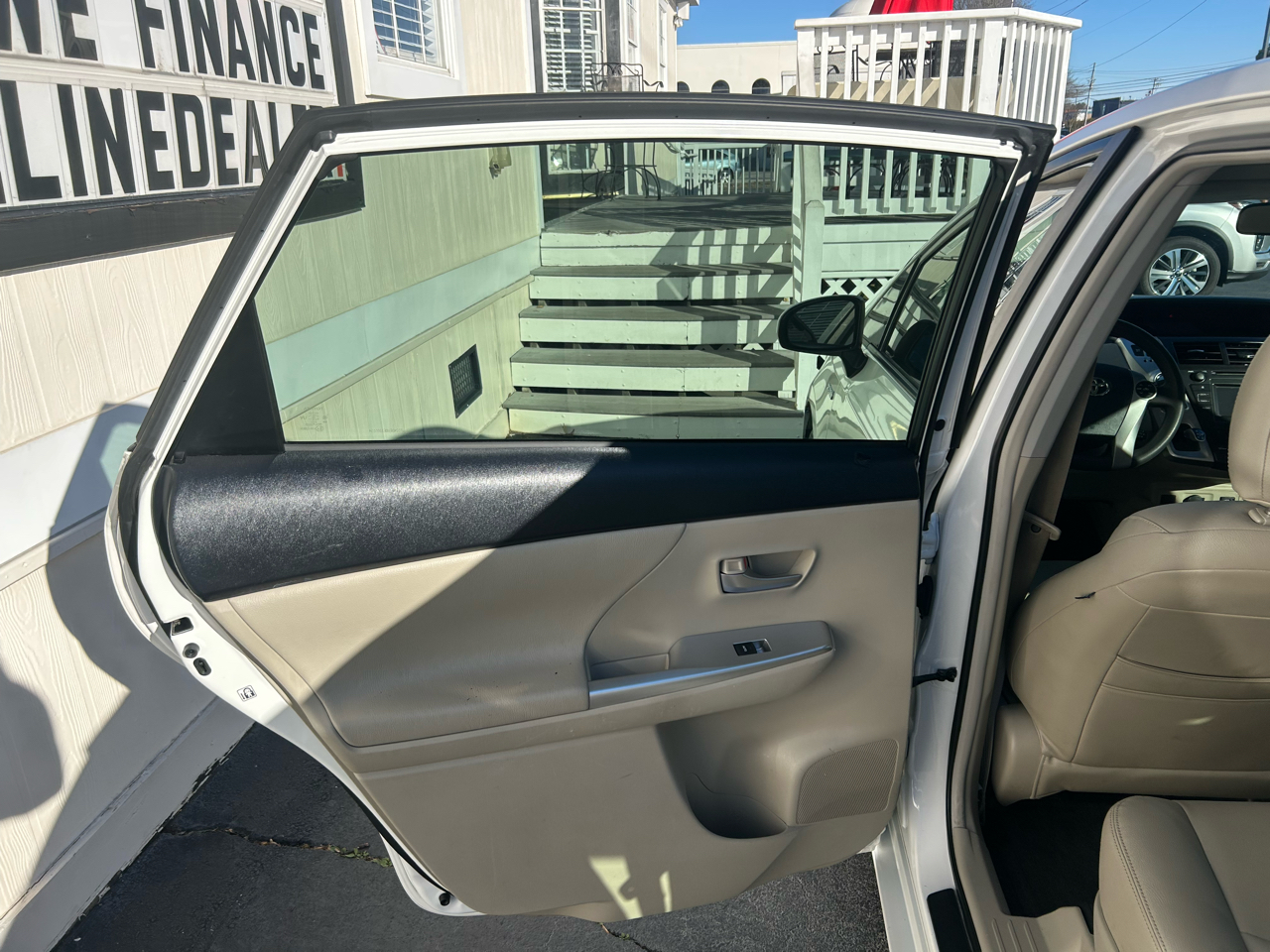 Toyota Prius V 5dr Wgn Three (Natl) 2014