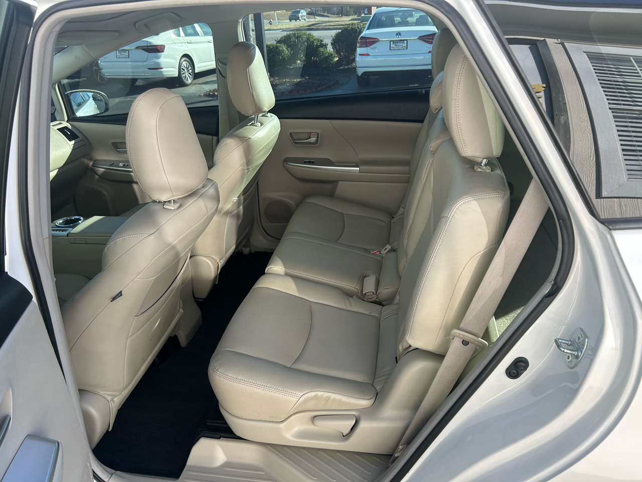 Toyota Prius V 5dr Wgn Three (Natl) 2014