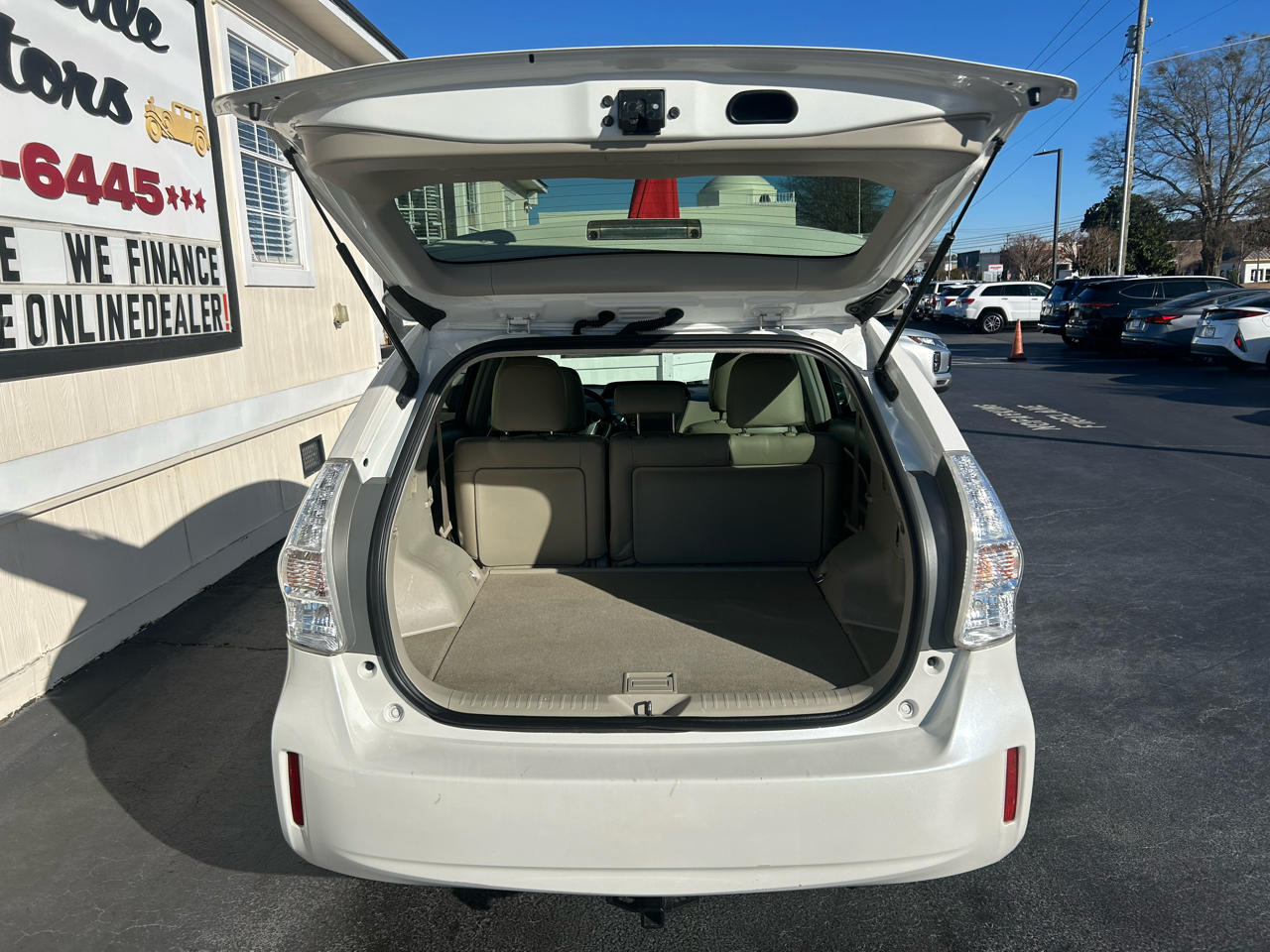 Toyota Prius V 5dr Wgn Three (Natl) 2014