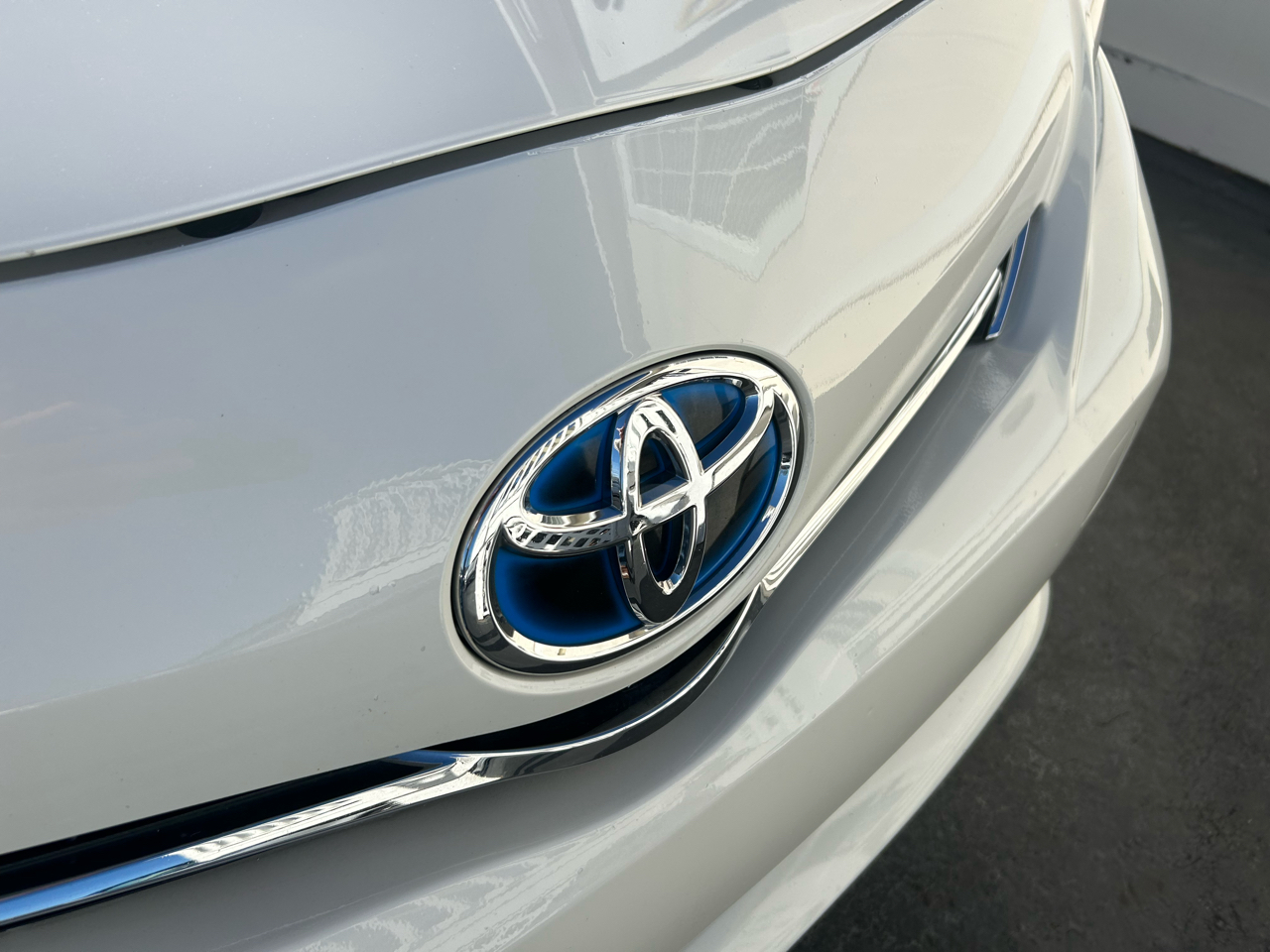 Toyota Prius V 5dr Wgn Three (Natl) 2014