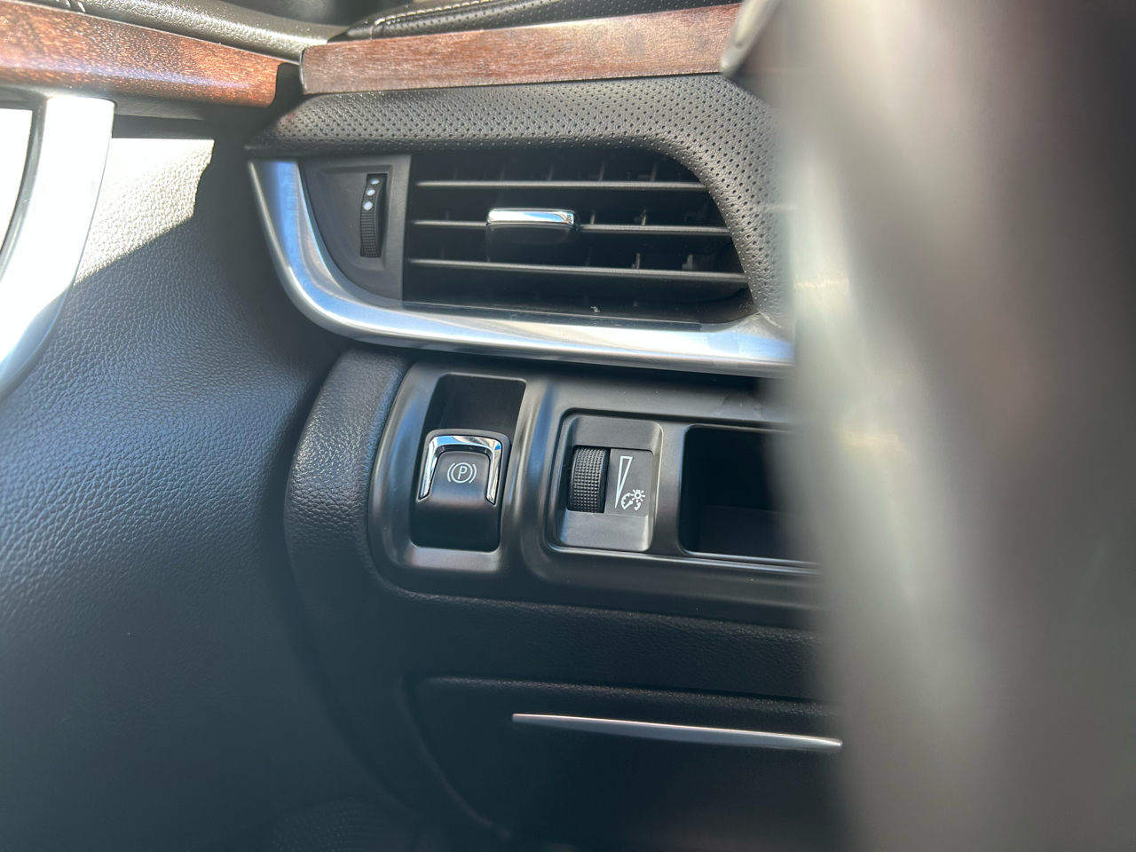 Cadillac XTS 4dr Sdn Luxury FWD 2019