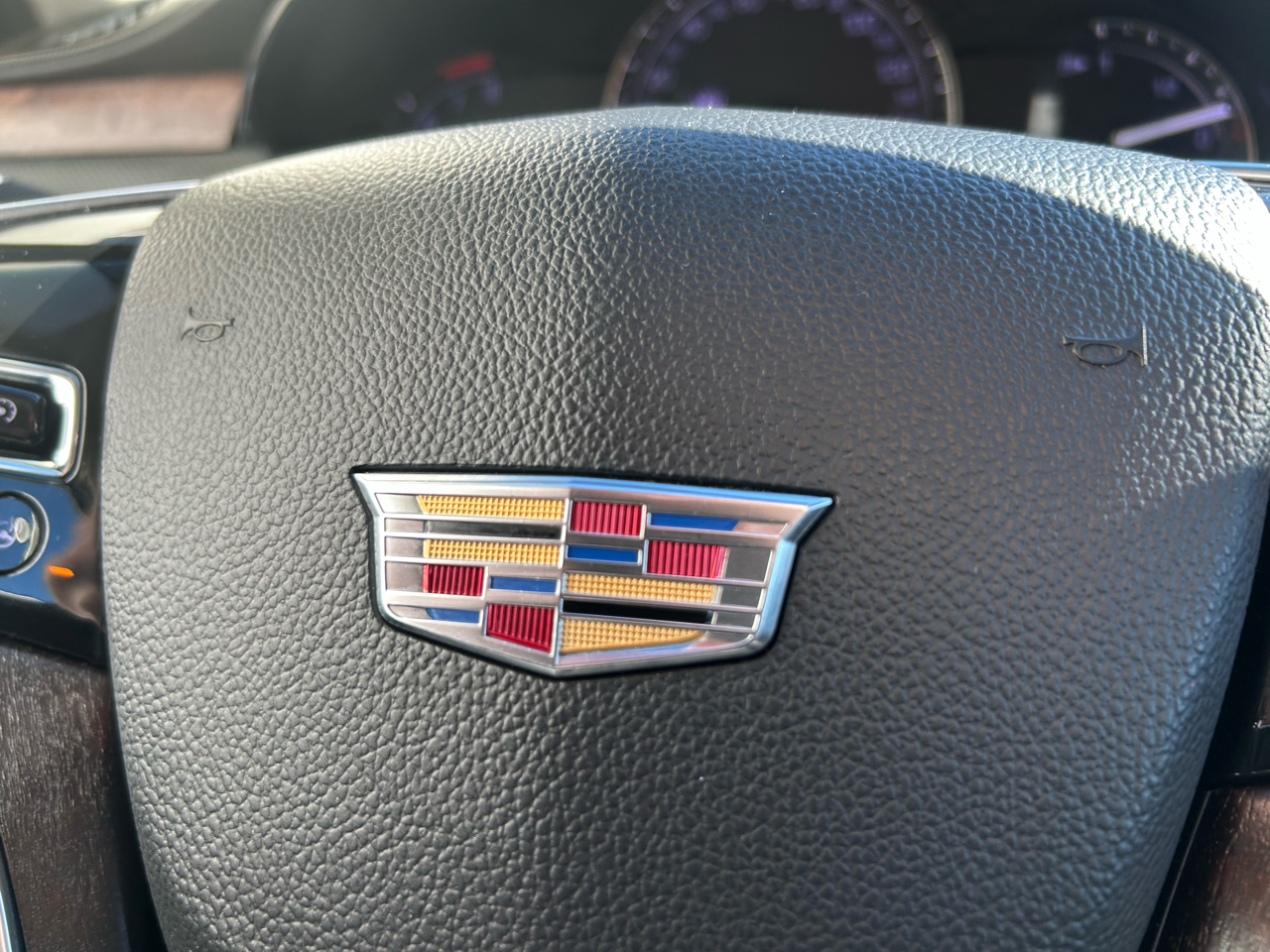 Cadillac XTS 4dr Sdn Luxury FWD 2019