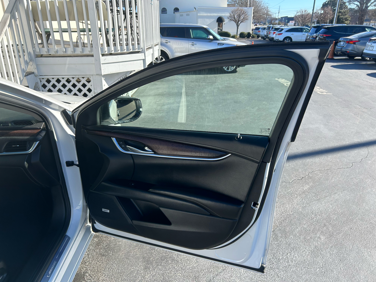 Cadillac XTS 4dr Sdn Luxury FWD 2019