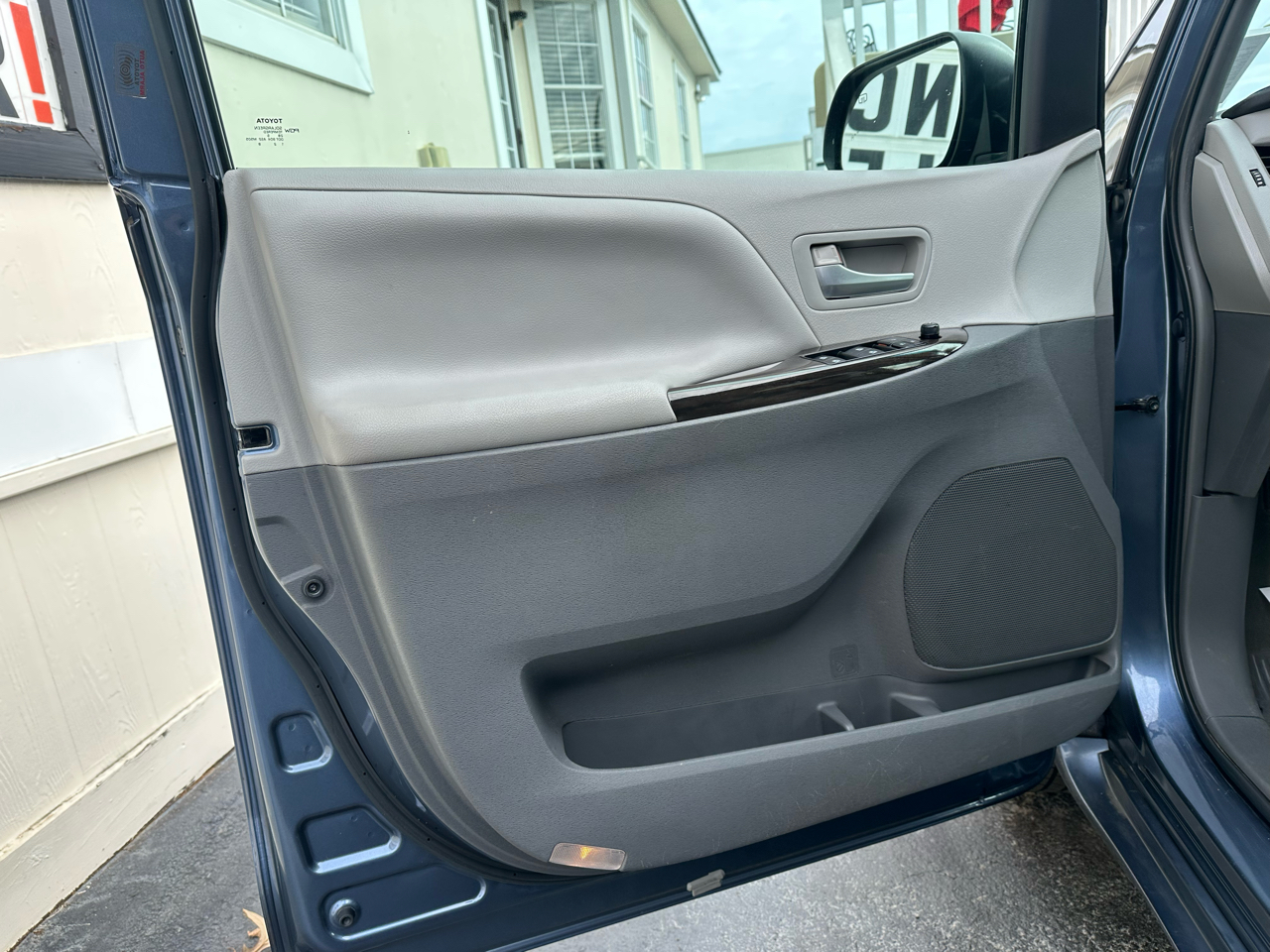 Toyota Sienna 5dr 8-Pass Van XLE Premium FWD (Natl) 2015