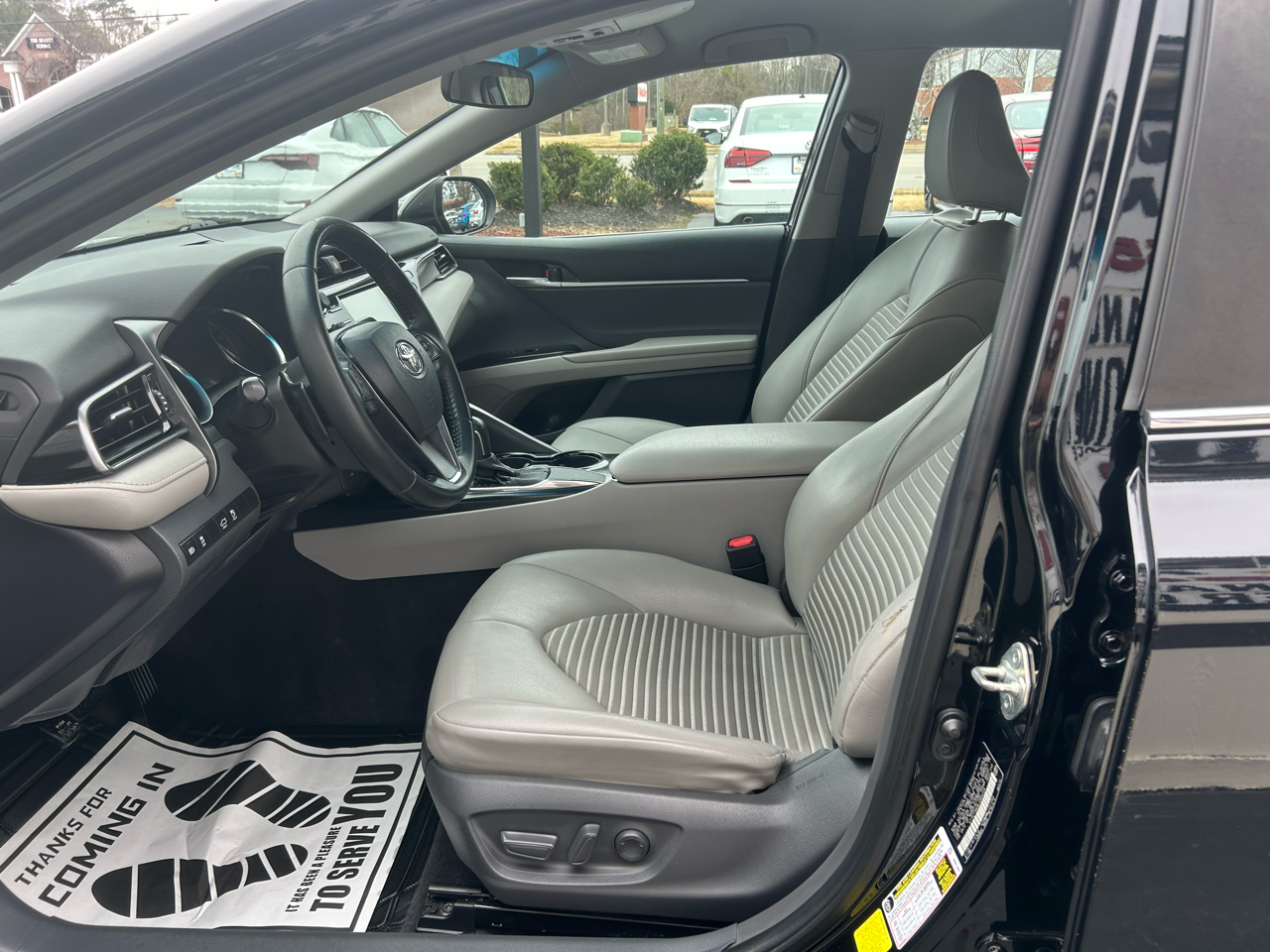 Toyota Camry SE 2020