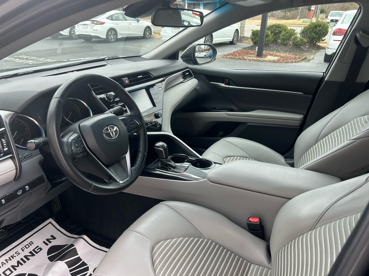 Toyota Camry SE 2020