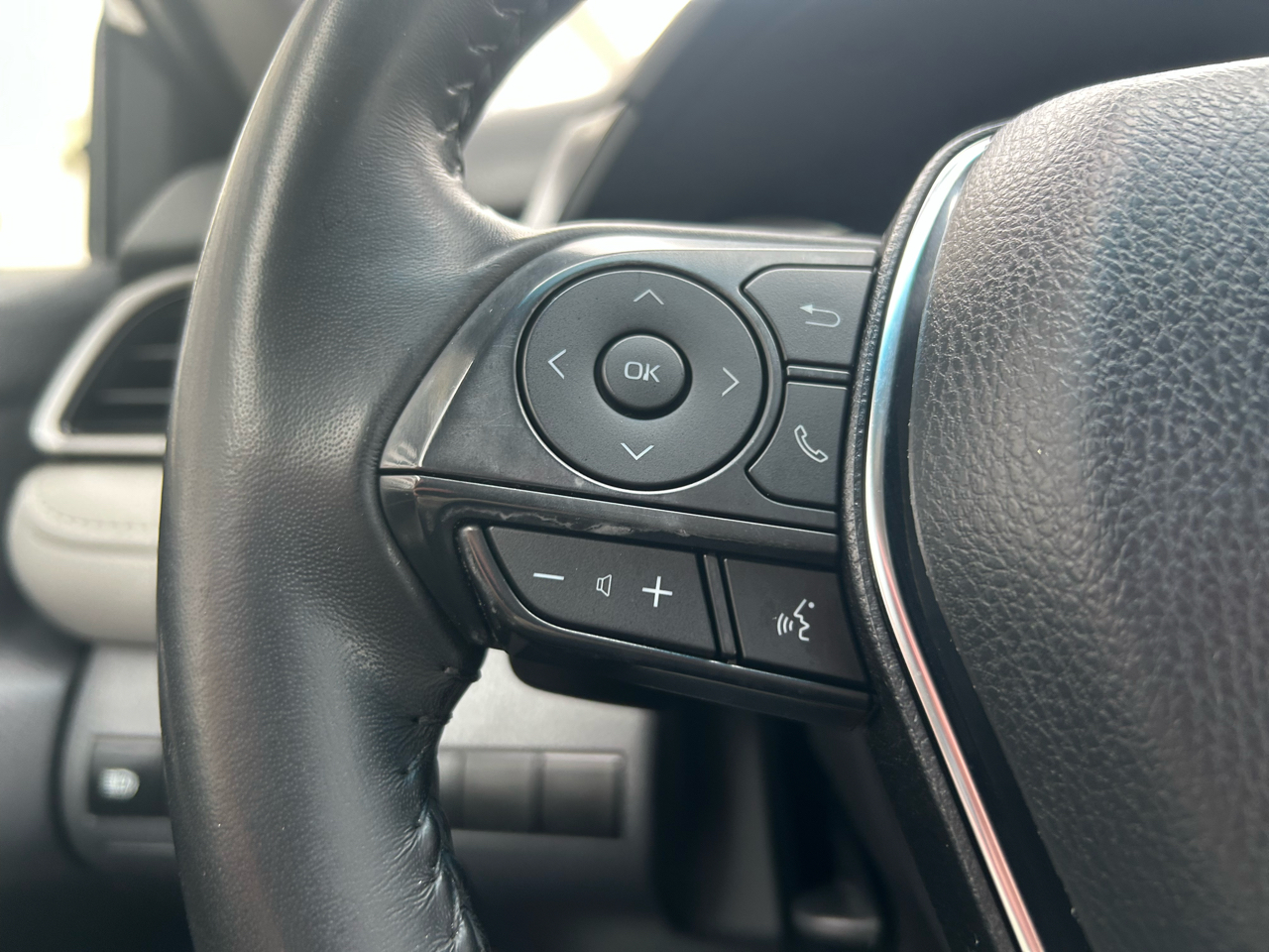 Toyota Camry SE 2020