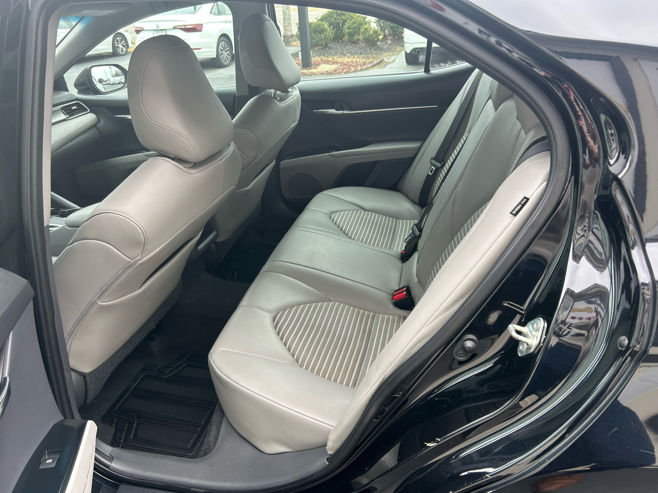 Toyota Camry SE 2020