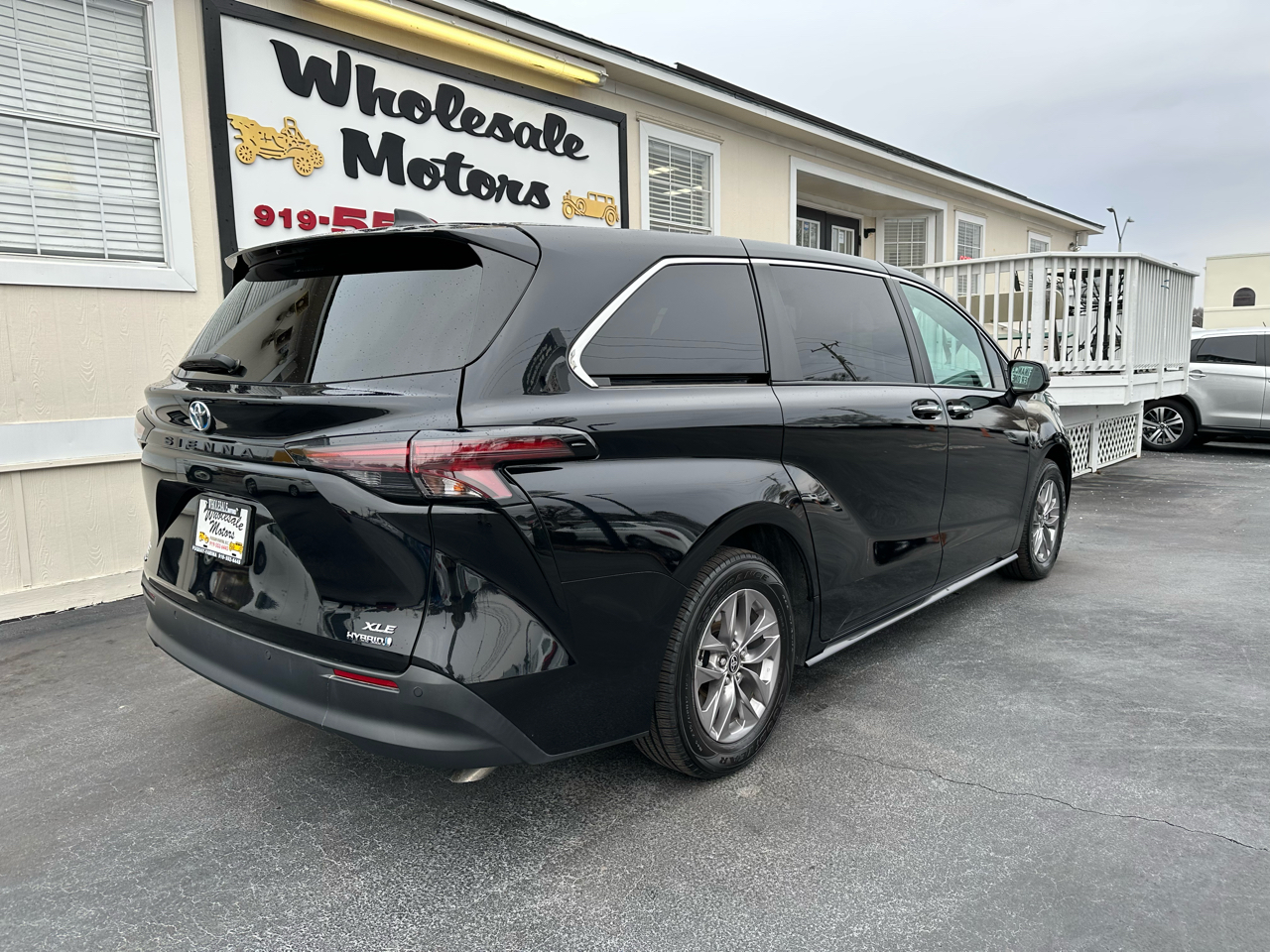 Toyota Sienna Woodland Edition AWD 7-Passenger (Natl) 2023