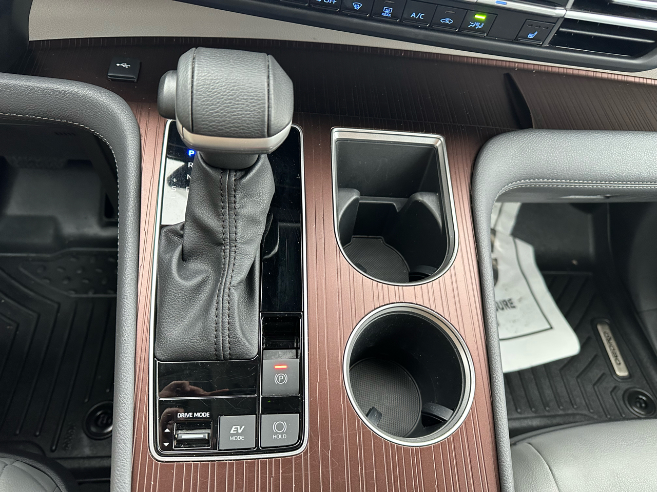 Toyota Sienna Woodland Edition AWD 7-Passenger (Natl) 2023