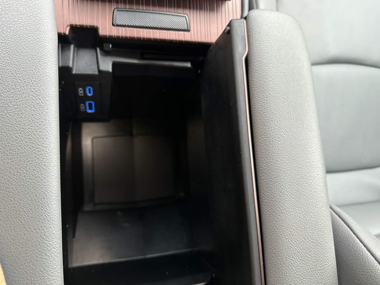 Toyota Sienna Woodland Edition AWD 7-Passenger (Natl) 2023