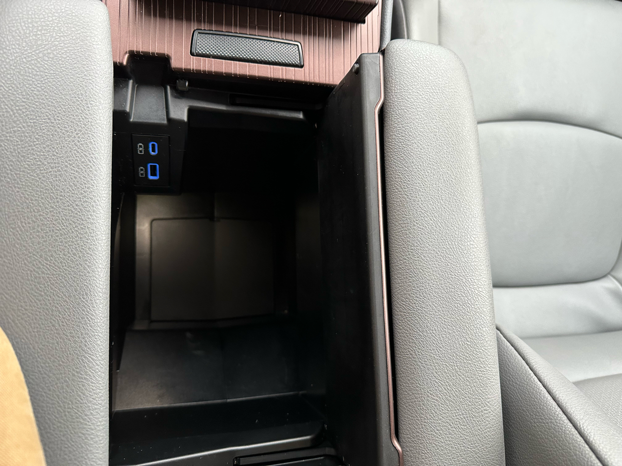 Toyota Sienna Woodland Edition AWD 7-Passenger (Natl) 2023