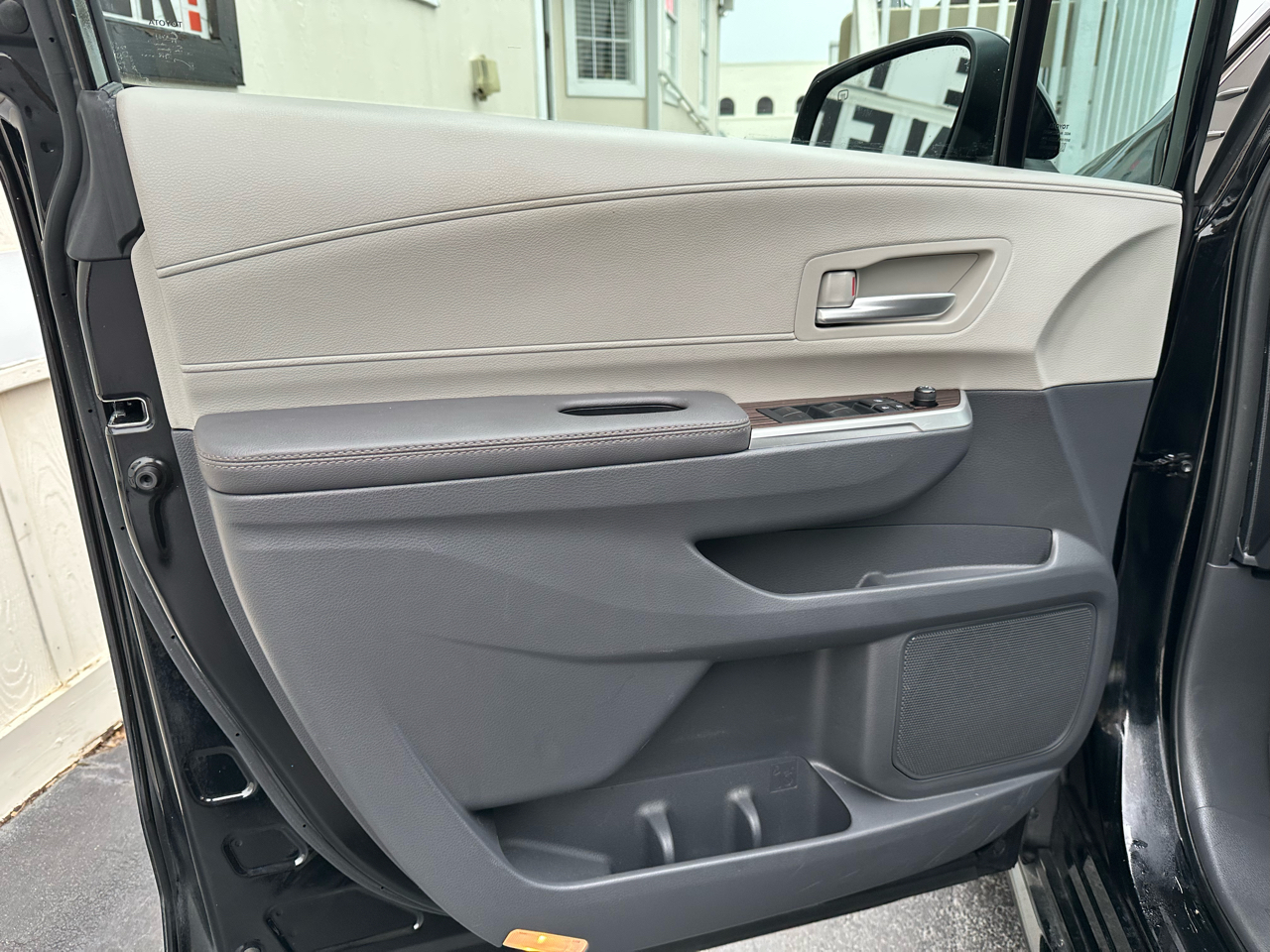 Toyota Sienna Woodland Edition AWD 7-Passenger (Natl) 2023