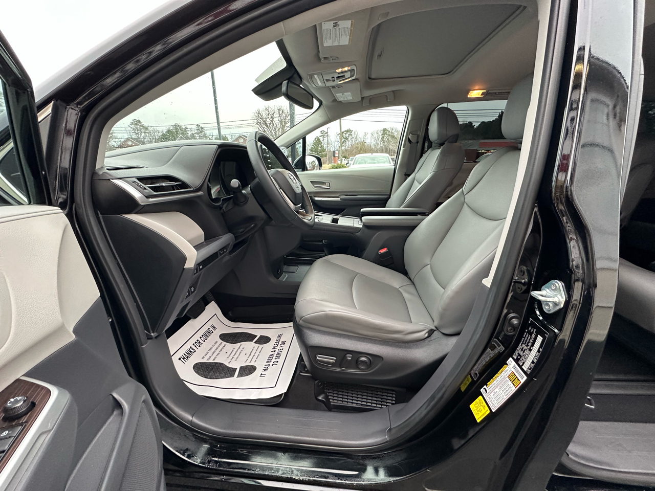 Toyota Sienna Woodland Edition AWD 7-Passenger (Natl) 2023