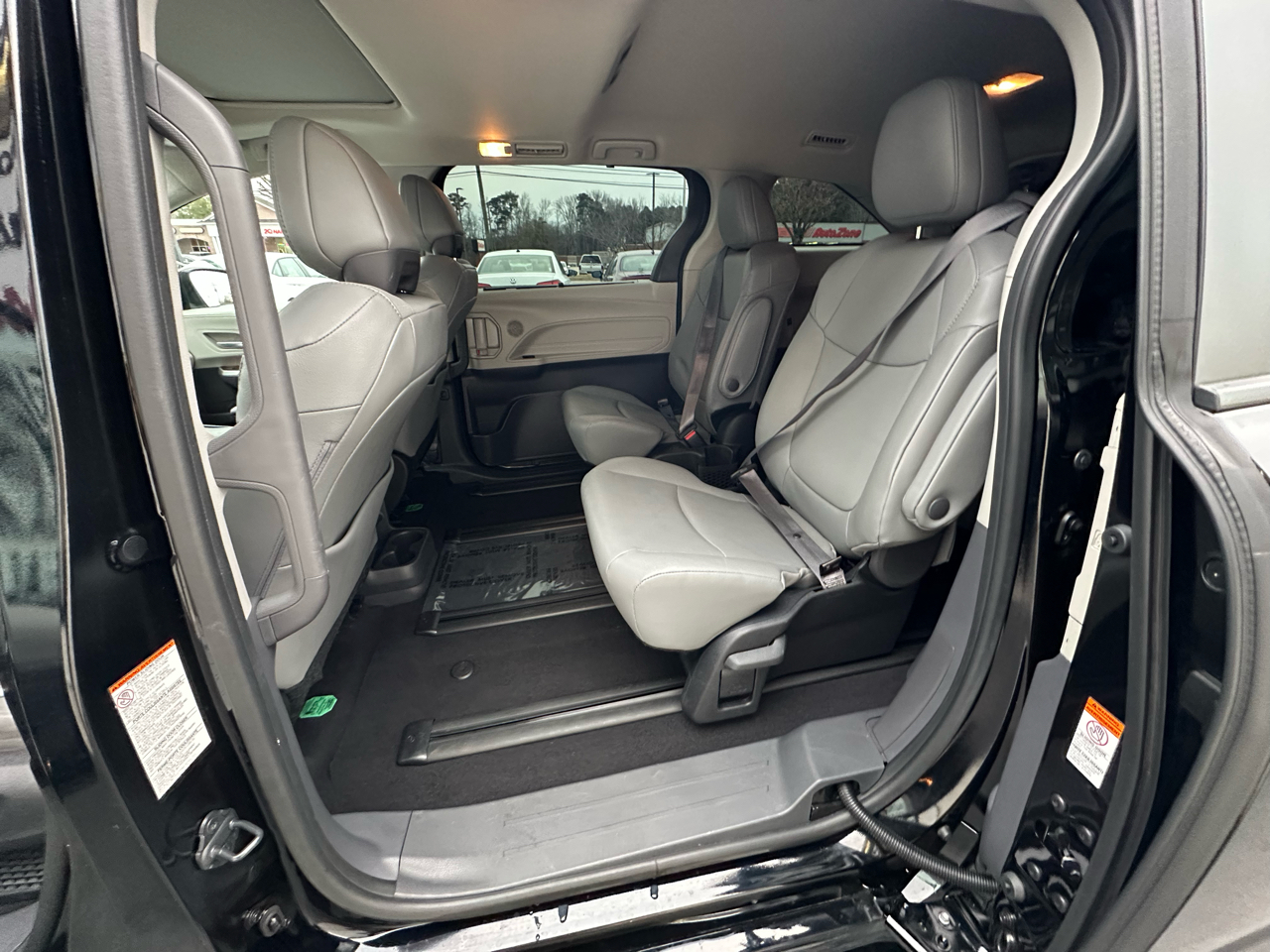 Toyota Sienna Woodland Edition AWD 7-Passenger (Natl) 2023