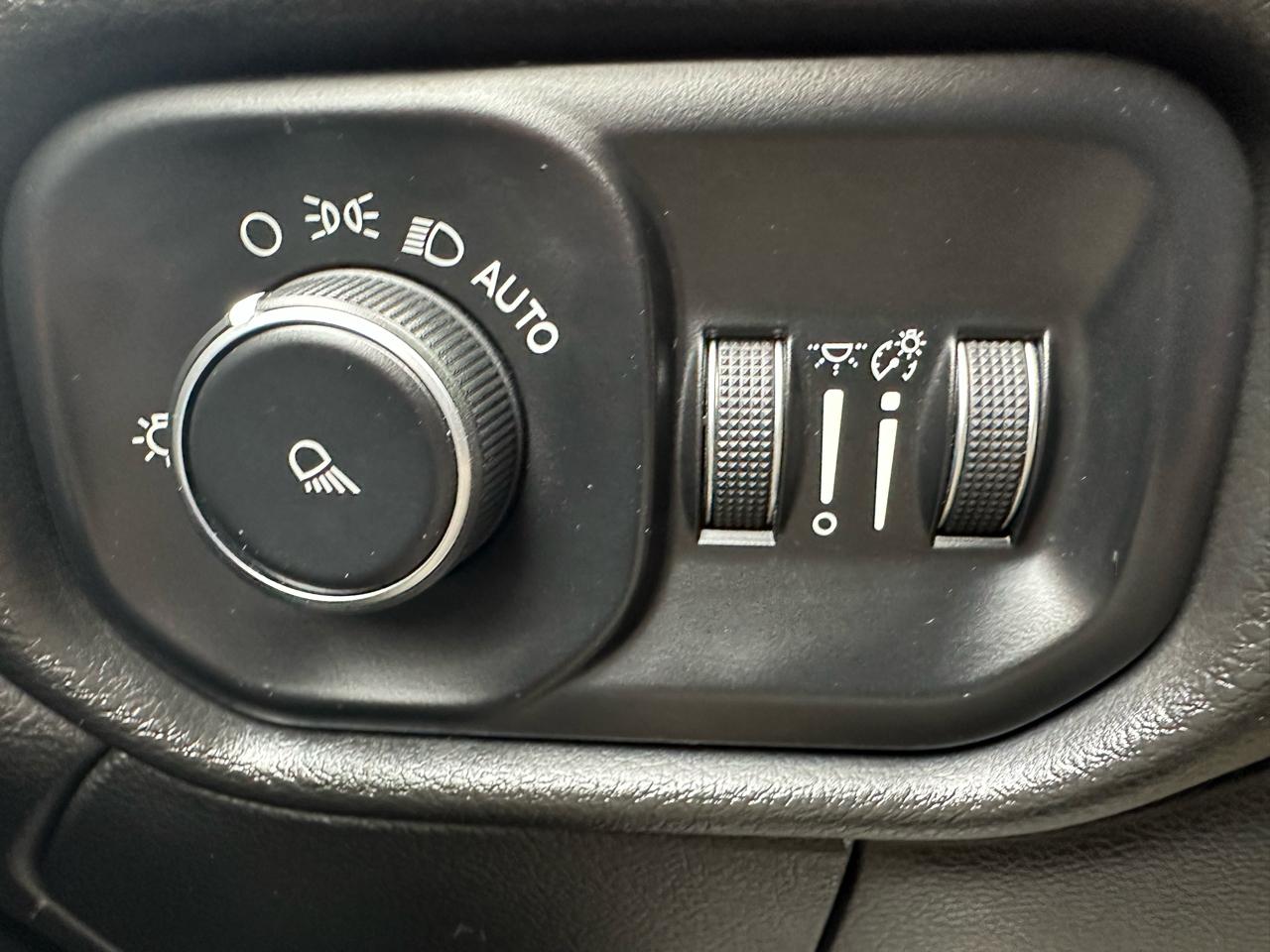 RAM 2500 Tradesman 4x4 Crew Cab 6'4" Box 2019