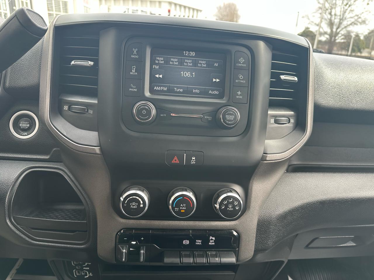 RAM 2500 Tradesman 4x4 Crew Cab 6'4" Box 2019