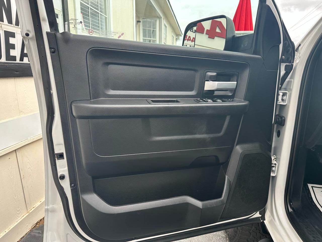 RAM 2500 Tradesman 4x4 Crew Cab 6'4" Box 2019