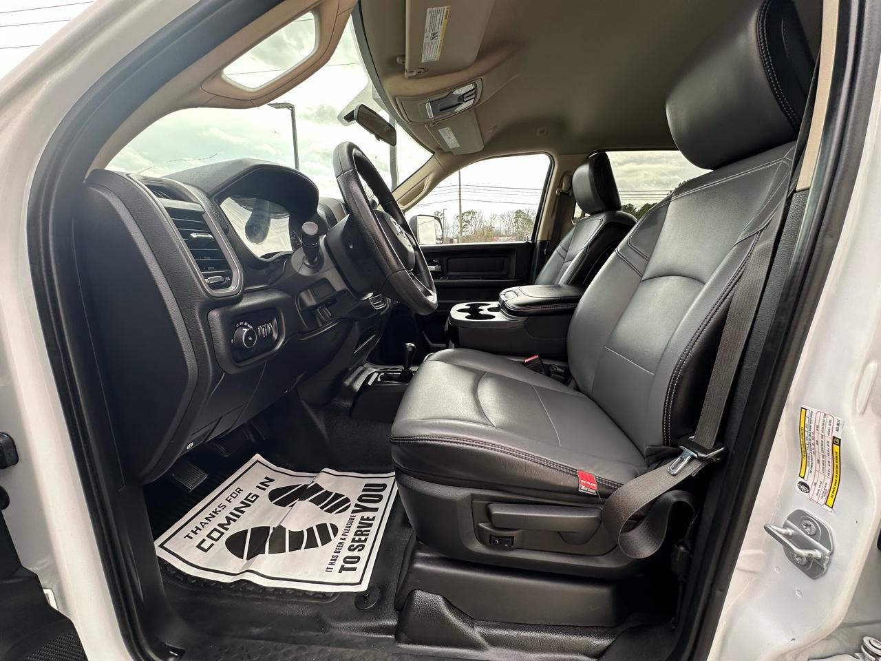 RAM 2500 Tradesman 4x4 Crew Cab 6'4" Box 2019