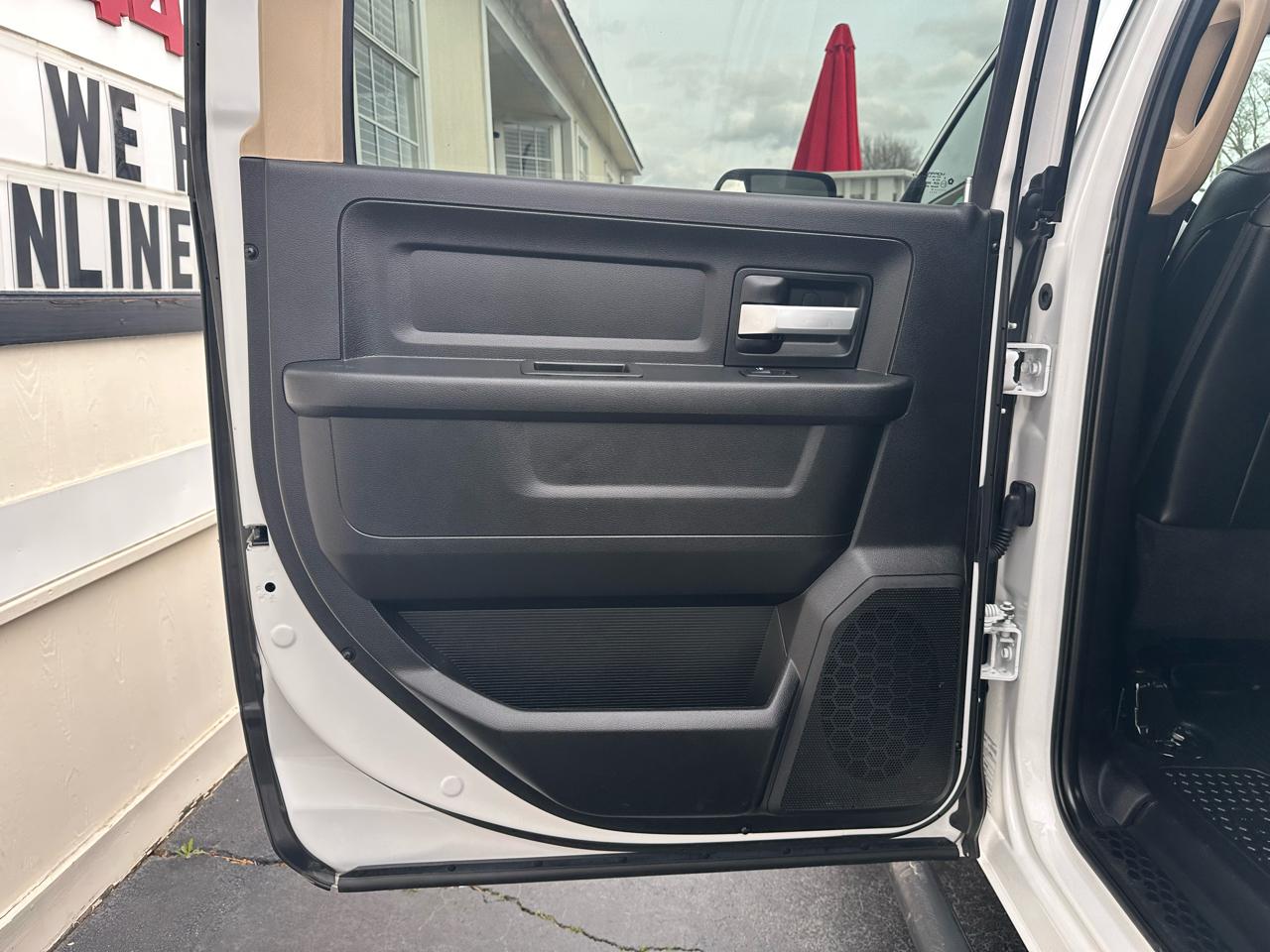 RAM 2500 Tradesman 4x4 Crew Cab 6'4" Box 2019