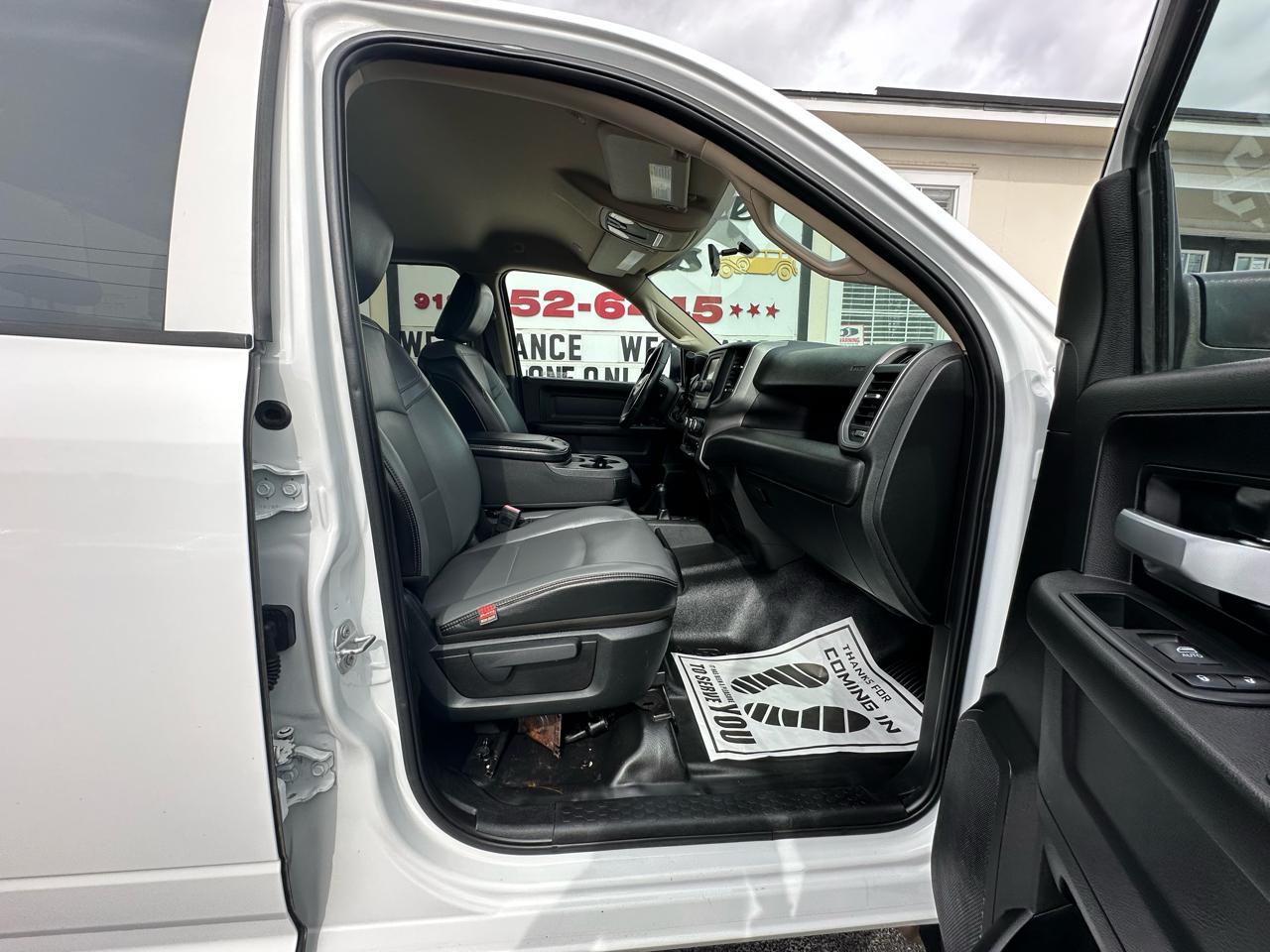 RAM 2500 Tradesman 4x4 Crew Cab 6'4" Box 2019