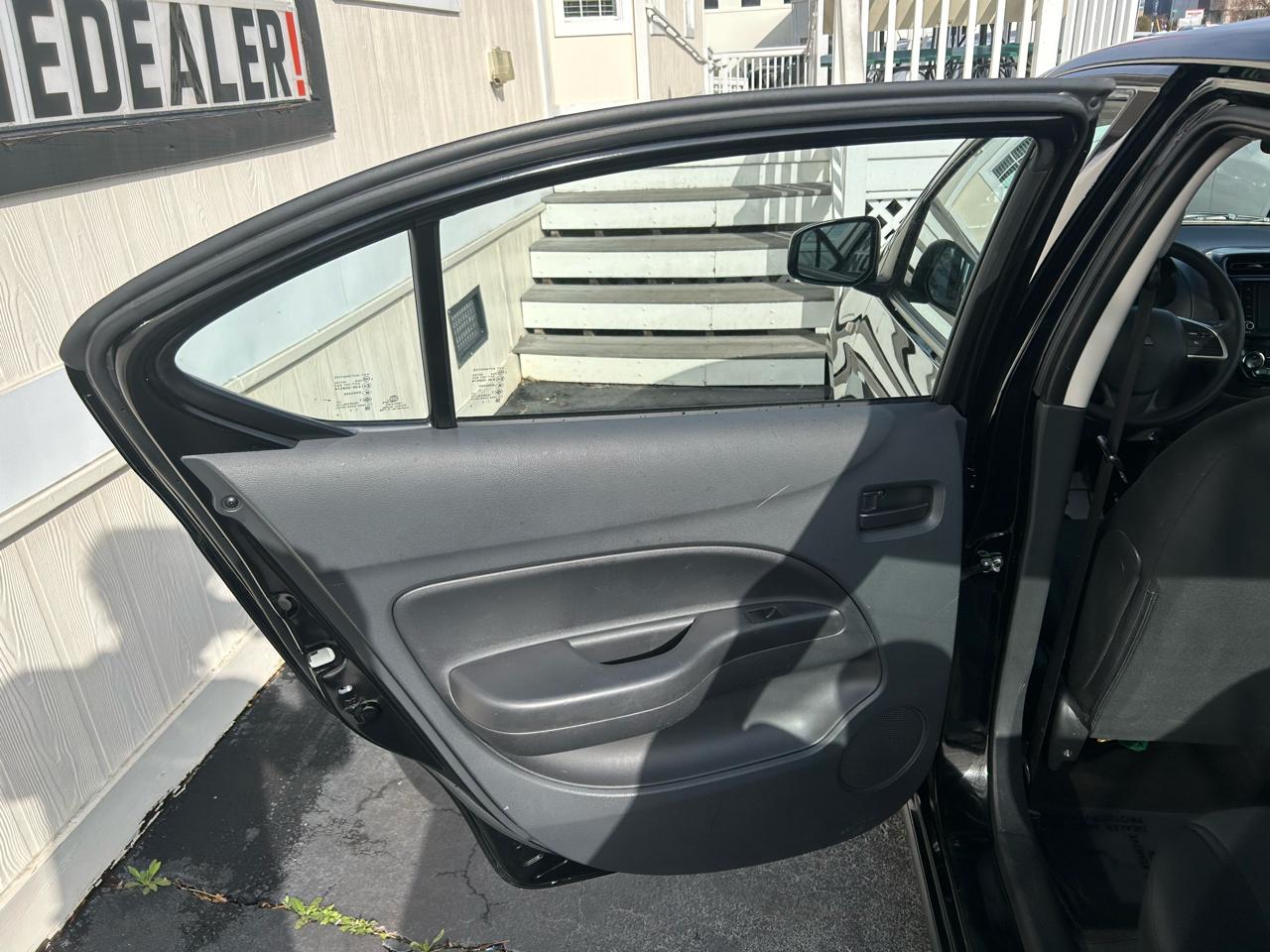 Mitsubishi Mirage G4  2024