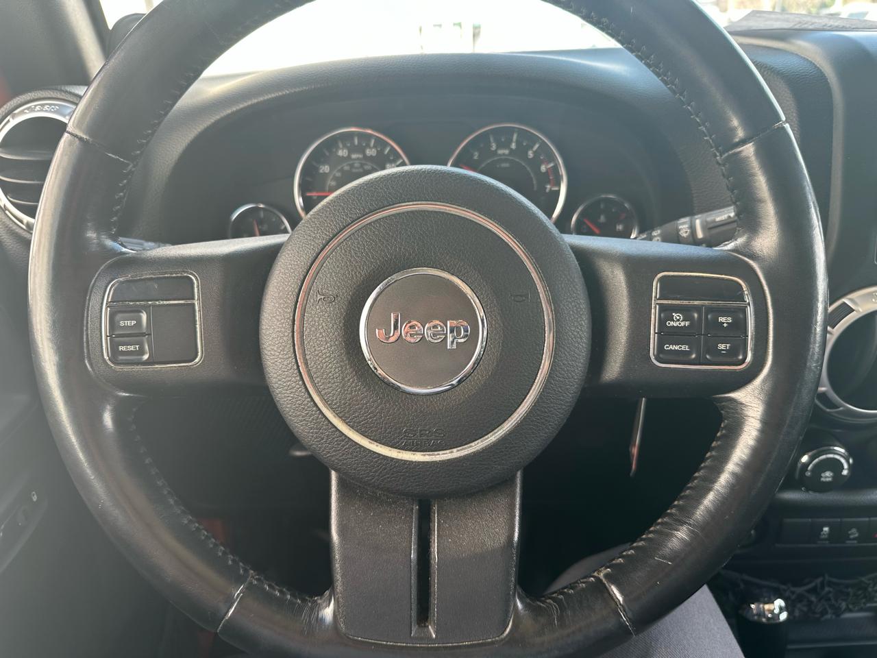 Jeep Wrangler Unlimited 4WD 4dr Sahara 2011