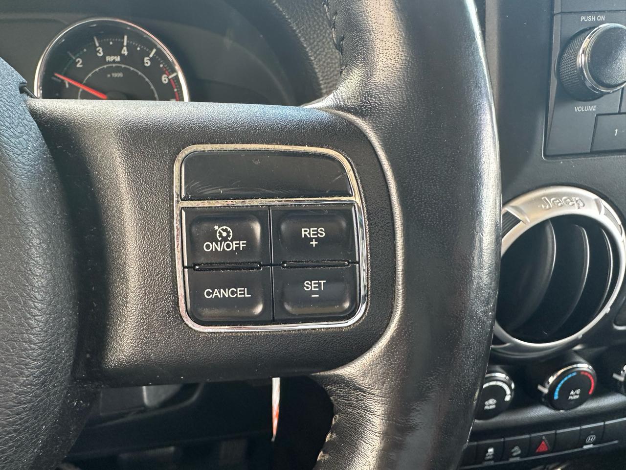 Jeep Wrangler Unlimited 4WD 4dr Sahara 2011