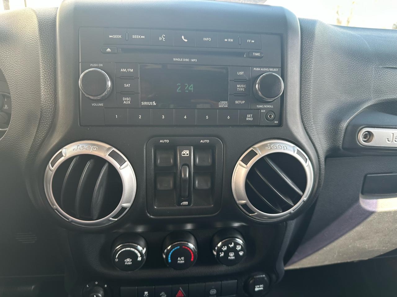 Jeep Wrangler Unlimited 4WD 4dr Sahara 2011