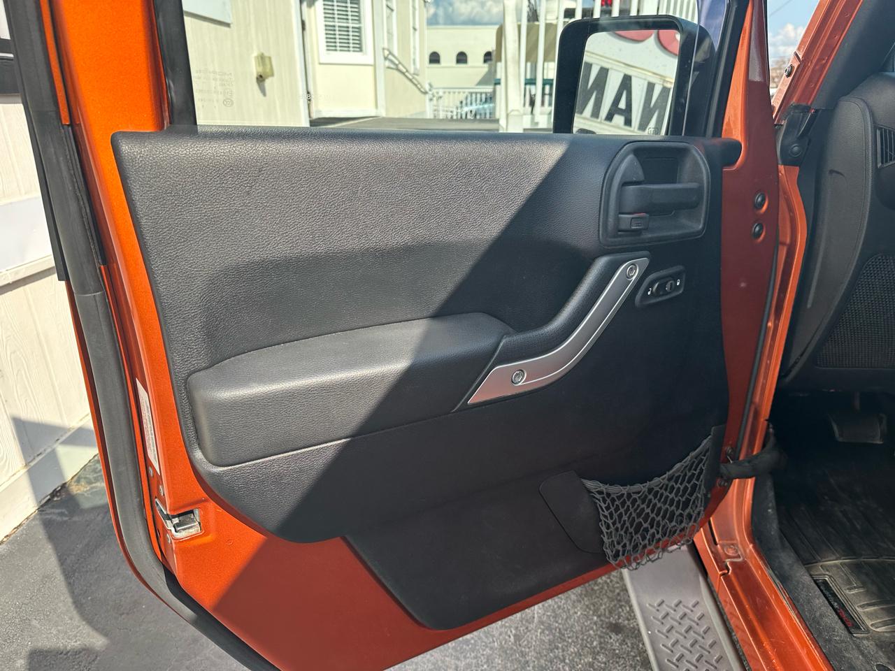 Jeep Wrangler Unlimited 4WD 4dr Sahara 2011