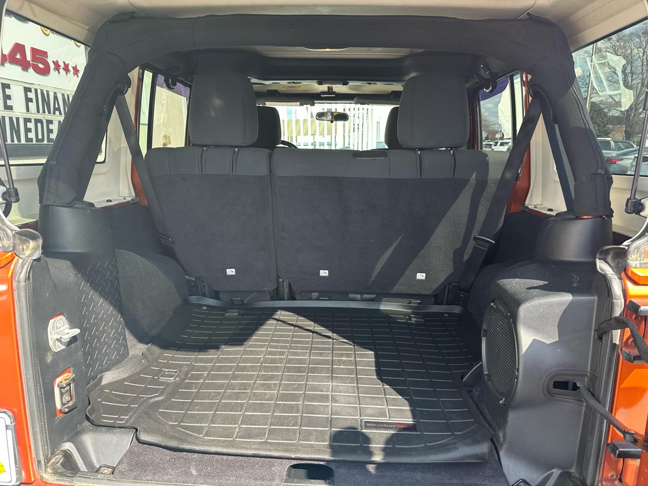 Jeep Wrangler Unlimited 4WD 4dr Sahara 2011