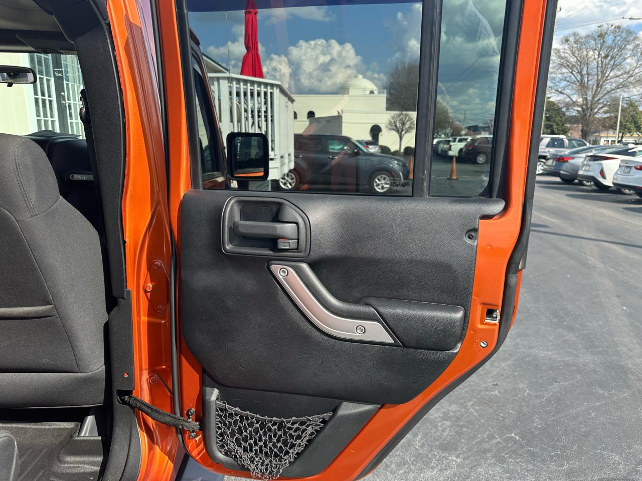 Jeep Wrangler Unlimited 4WD 4dr Sahara 2011